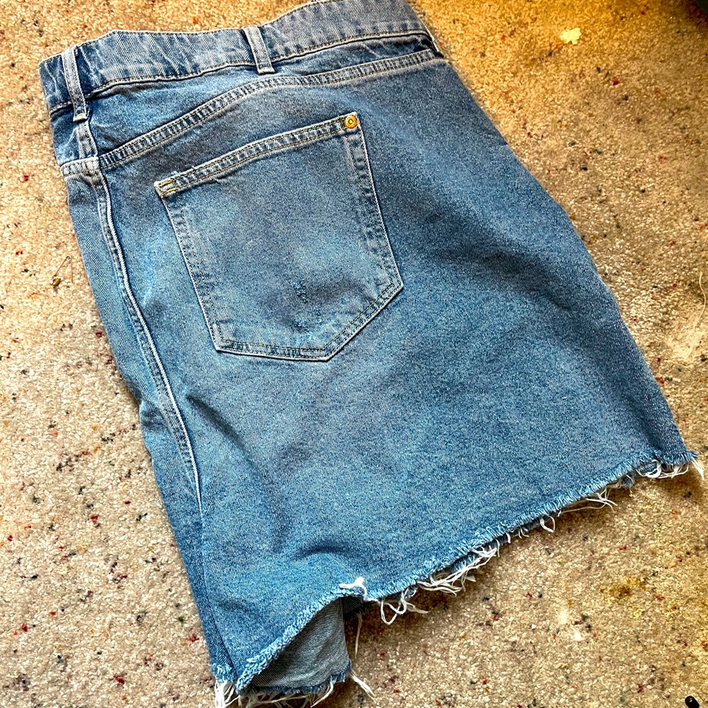 NWT ASOS Plus Frayed Hem Denim Cutoff Shorts - 28